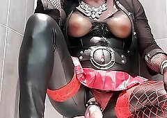 Pissing crossdresser