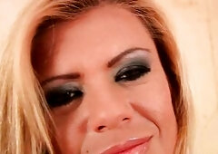 Large titted soccer mommy is toying her bald and aged twat