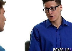 Muscled hunk gets sucked and rides raw