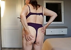 Hot gilf, huge-boobed, pov roleplay