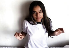 Hawt Latin chick gives me an awesome oral sex