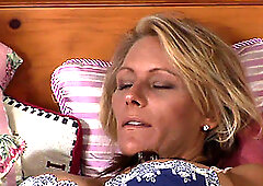 Lesbian Hitchhikers - Lexi Belle