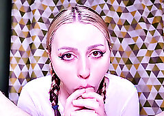 Sexy cosplayer loves to get a big penis in her mouth and make it cum!