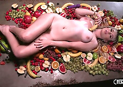 Horny Lilly Bell Gets Juice From Her Fruit And Her Pussy With Masturbating Food