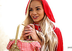 Red hood cutie Elsa Jean treats dude with sweets and good blowjob