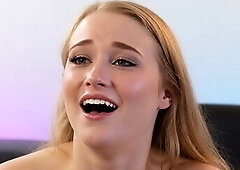 Amateur webcam girl masturbate big dildo