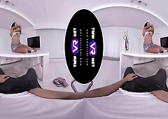 Foxii Black And Virtual Reality In Fucking A Busty Brunette On The Table