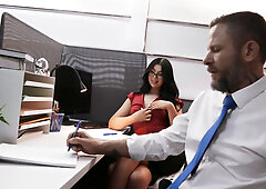 Secretary wears glasses while getting schlonged by her boss