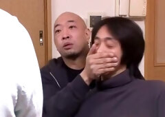 Asian hottie pussy gets stretched