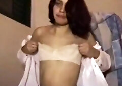 Lund ki pyaasi ladki blowjob de rhi