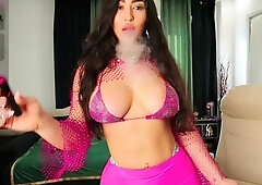 Babe With Big Boobs Masturbates