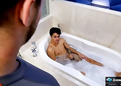 Shower quickie starring Jason Wolf and Nicholas Ryder