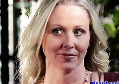 Chic aged lesbiansex with Julia Ann and her pal Veronica Avluv