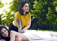 Silvia Saige does twat eating with Masseuse Ivy Lebelle outside