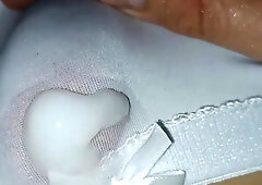 Uso underpants blancos, me excita y me vengo bien rico 2/2