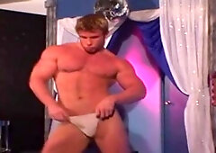 FapHouse - Solo hunk masturbating