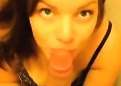 Cute 18-YO Blonde Amateur Gets Creampied