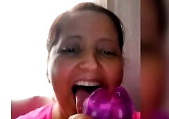 Jugando escupitazo con vibrator doble cabeza