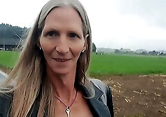 Pissing nacked in Public