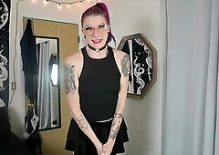 I've been offered back stage passes to meet my much loved rockstar and I couldn't be greater amount lustful... that's until I go into t