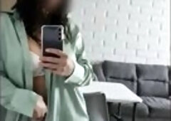 Chilean gets jerked off by her boyfriend and cums