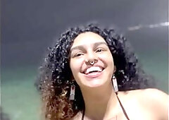 Married girl loses her phone and videos of her having sex on Ipanema beach in Arpoador are leaked
