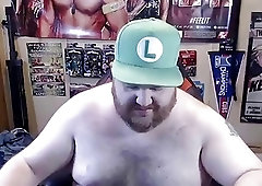 Chubby nerd leaves spunk all over his thighs