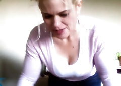 Hotwife Blond oral enjoyment