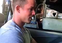 Realitydudes.com: Latin handjob in a car