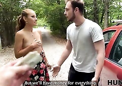 HUNT4K. Lucianna Lucci likes to show her snatch in her boyfriend’s car