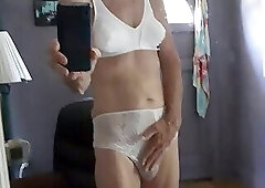 SEXY SLUT LOVES TO PLEASE DAILY.