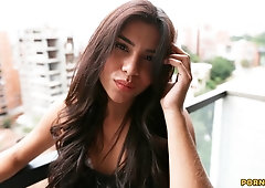 Hot Colombian Chick Wants To Be A Model