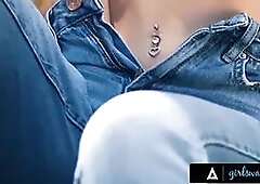 Girlsway - Chanel Camryn has romantic porn with pretty Scarlett Alexis on piano - spanish subtitles