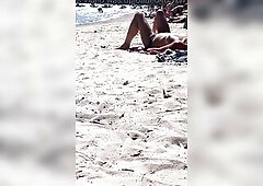 French aged woman on the beach - voyeur topless - spycam