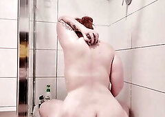 Bulky red head has to bathe from a bucket 'coz her sexy water broke