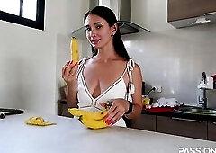 Frutty morning - banana eating routine / SFW