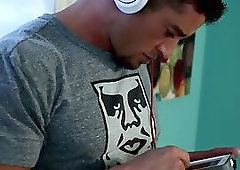 Toying pornstar cums hard