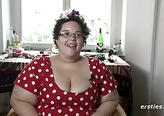 Solo Girl With Big Boobs Masturbates For the Camera