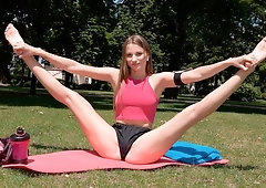 Sporty babe with big bottom Stella Flex nicely nailed in the gym