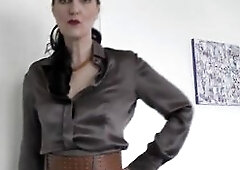 The fresh linen petticoat I ordered has lastly arrived. It came with a matching fabric strap. I'll show u the petticoat with the fabric thong. Th