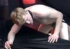 Dude porks breeds anon bum without a condom in bang-out bar