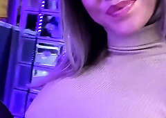 Sexy hottie Anetta Keys enjoys a solo toy masturbation