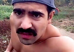 Ruspante E Muscoloso Macho Portoghese make a decision Di Dare  Il Suo Spettacolo Nel Bel Mezzo Di Un