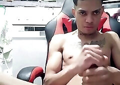 BRAZILIAN GUY MASTURBATING LIVE