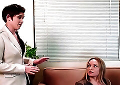 Squirting Threesome!!