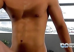 Twink & mature guy screw in doggy style