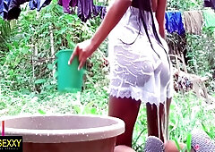 Sri Lankan Collage Girl Outdoor Bathing And Pussy Squirt