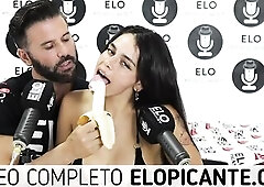 PEQUITAS CHUPA LA BANANA CON CREMA EN EL CUARTO PICANTE