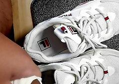 Jizm on FILA boots 射进美女的FILA运动鞋