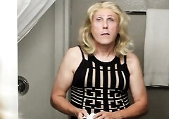 Mrs Samantha driving a white Ford Mustang Convertible throughout Florida. This day that babe is applying her makeup in a Jacksonville motel. previous 